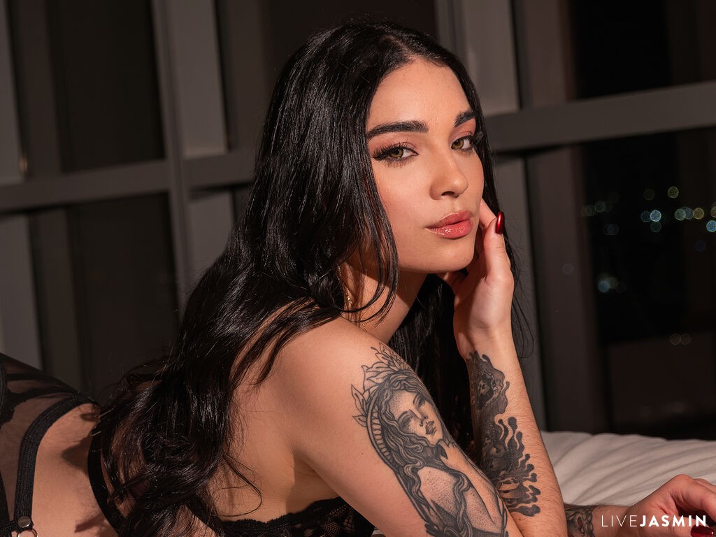 Nude sex cam model AdalineCuervo