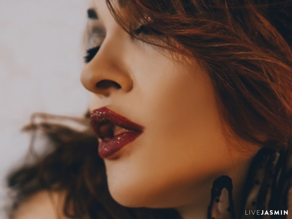 Nude sex cam model AdelMedium