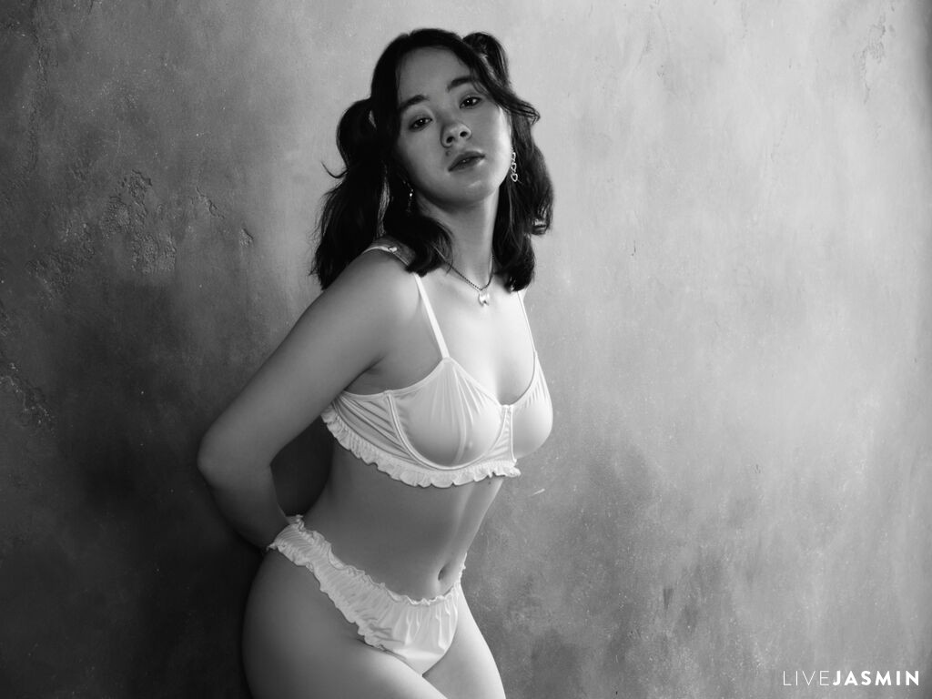 Nude sex cam model AislyFollin
