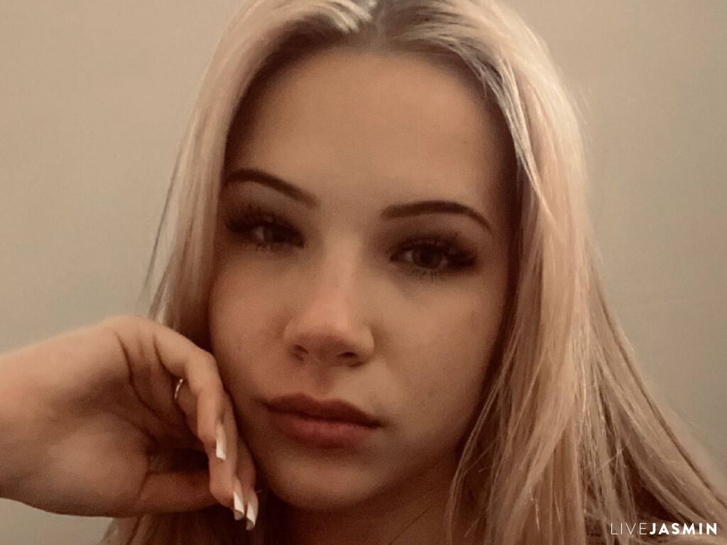 Nude webcam model AletaKunde - Private XXX Chat
