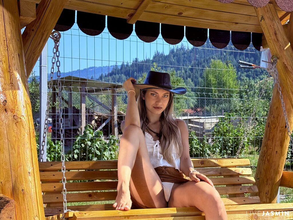 Nude sex cam model AlmaShannon