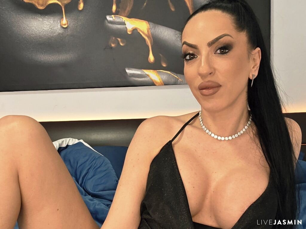 Nude sex cam model AmberArtemis