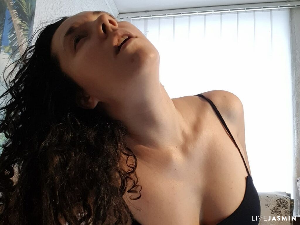 Nude 37 Year Old sex cam model AnaMiles - XXX Video