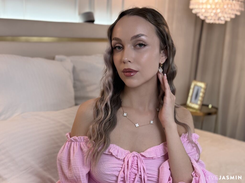 Nude sex cam model AnnaRowe