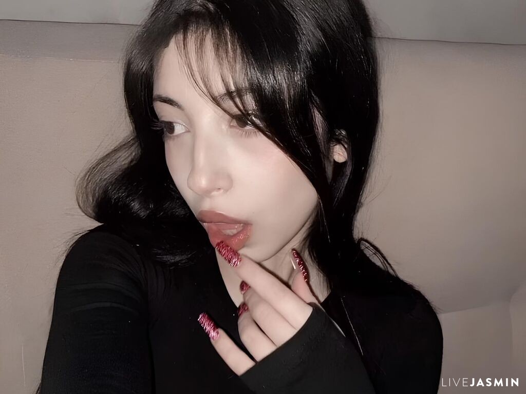 Nude sex cam model AntoninaSuh