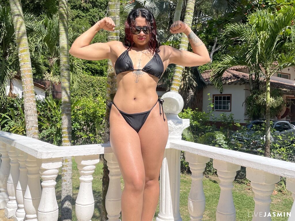 Nude sex cam model AriStark