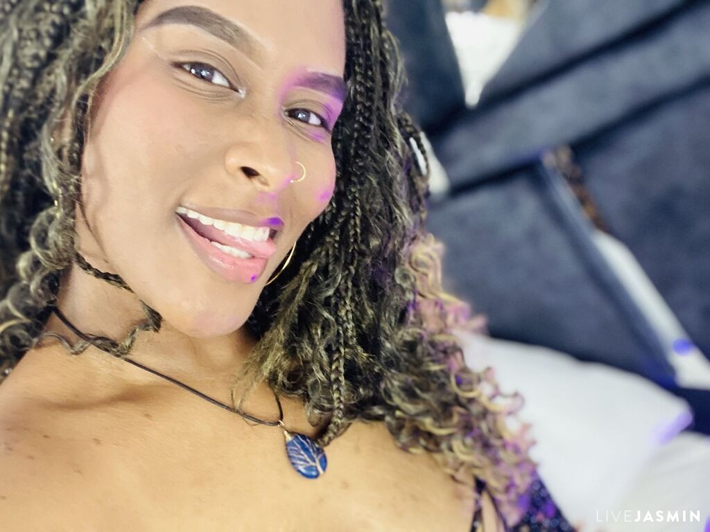 Nude sex cam model AsharKeys