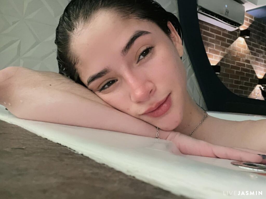 Nude 20 Year Old sex cam model CamilaMalkovich - XXX Video