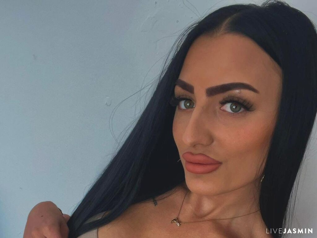 Nude sex cam model CassyRoss