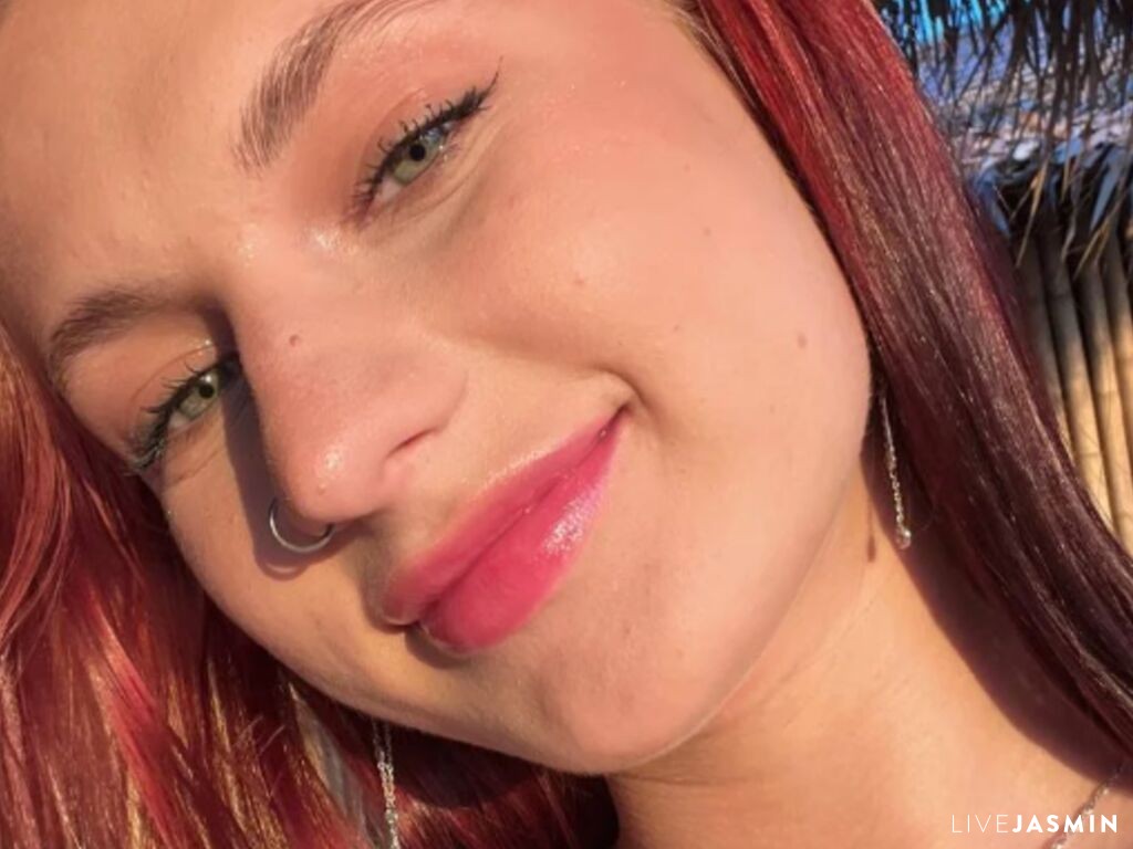 Nude sex cam model ChereFils