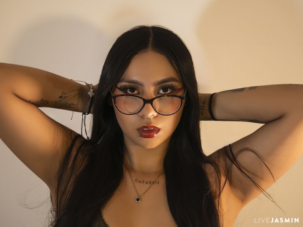 Nude sex cam model ChloeRiveiro