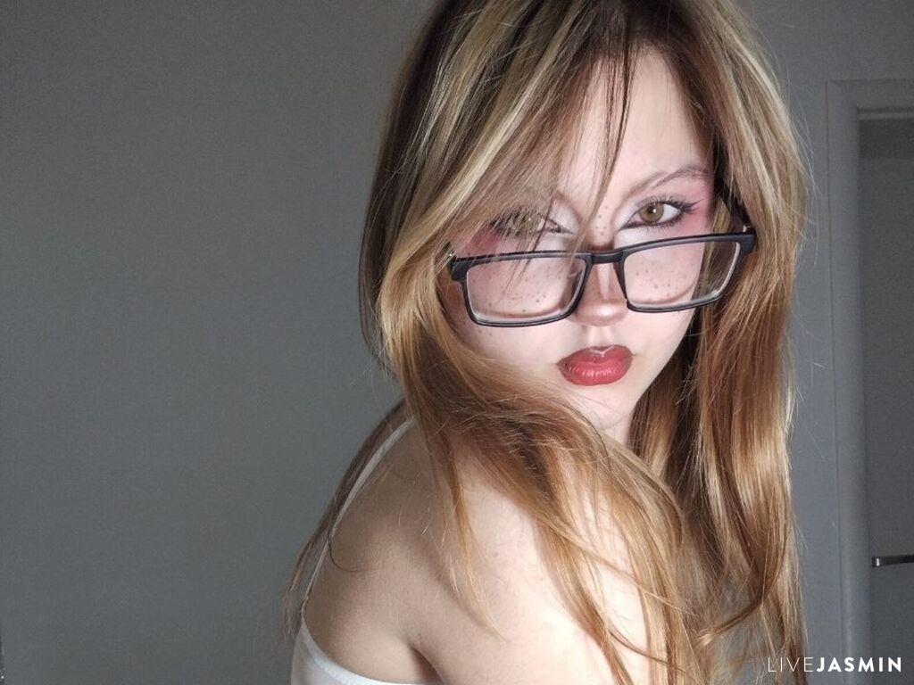Nude 18 Year Old sex cam model CristinWan - XXX Video