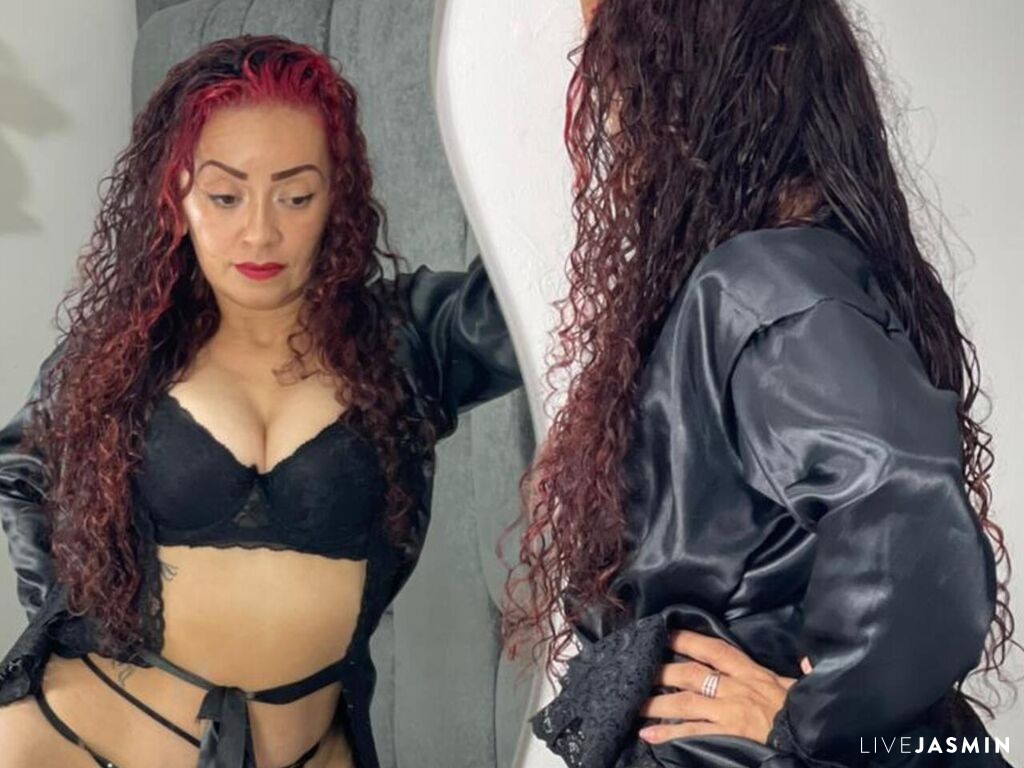 Nude sex cam model CrystalHeatt