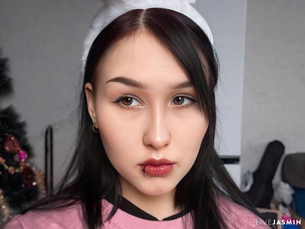 Nude sex cam model DeeKlingensmith