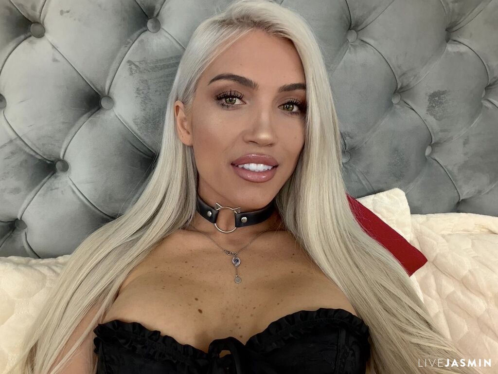 Nude webcam model ElsaPressley - Private XXX Chat