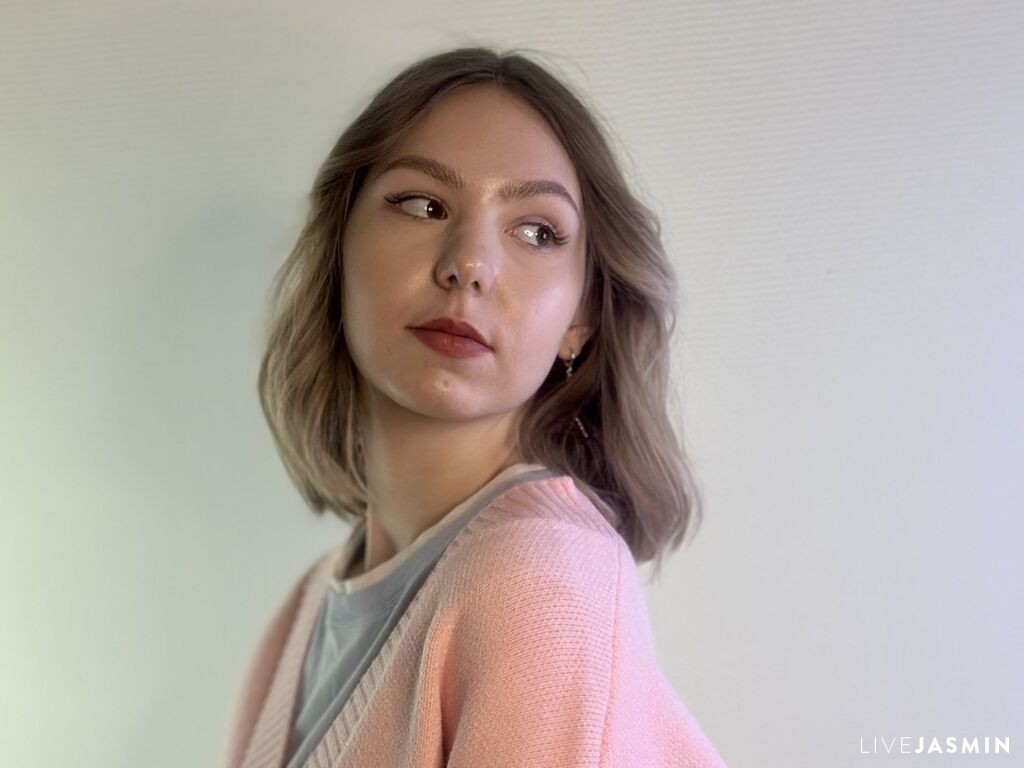 Nude 18 Year Old sex cam model FeyKalandina - XXX Video