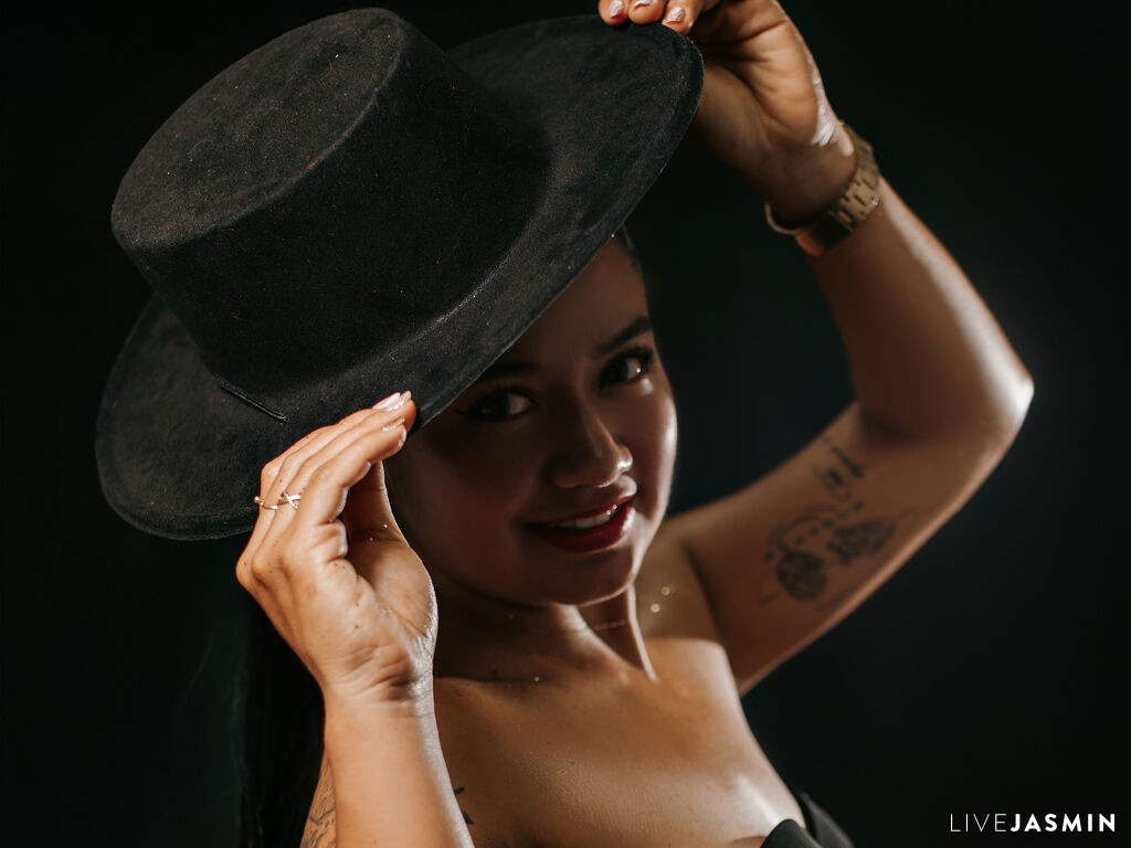 Nude sex cam model HeidyRouss