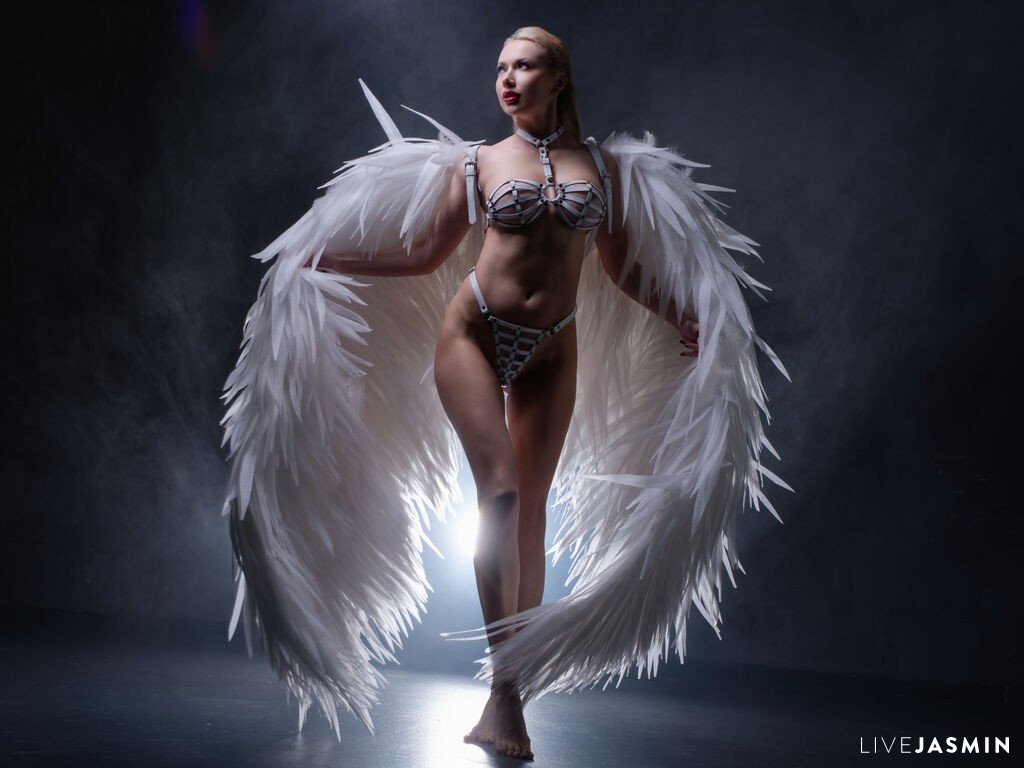 Nude sex cam model HelenOliver