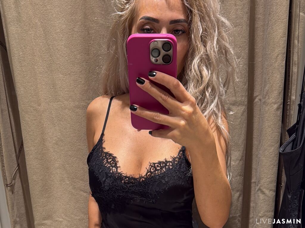 Nude sex cam model JenniferRein