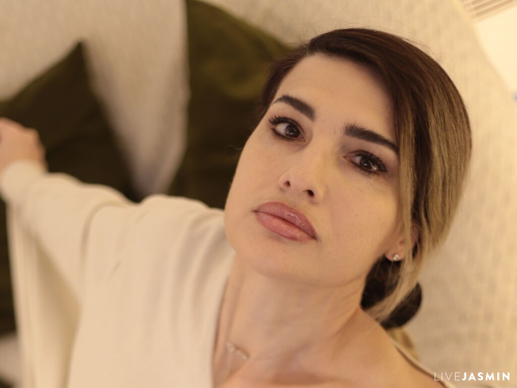 Nude sex cam model KaronTouche