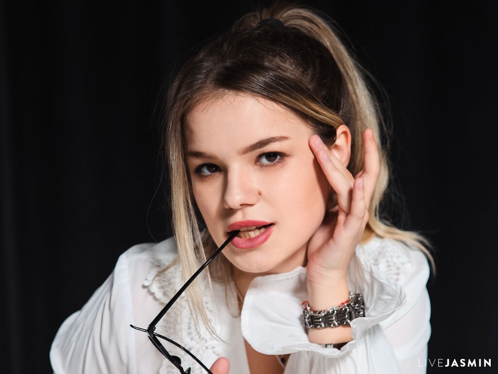 Nude sex cam model KellyHayden