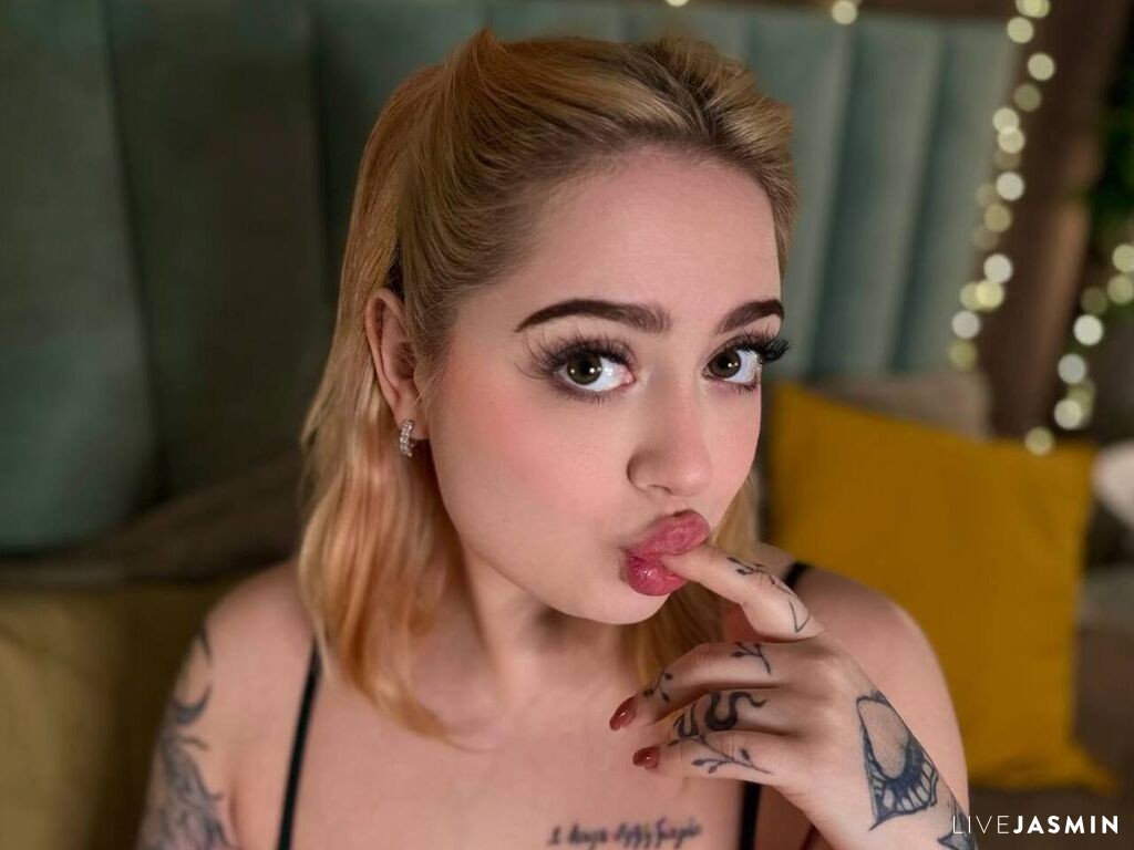 Nude webcam model KellyMoors - Private XXX Chat