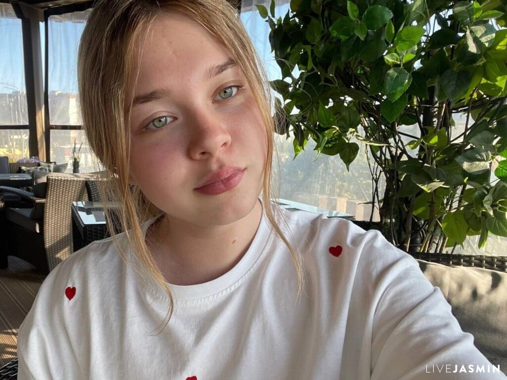Nude sex cam model KendallHennig
