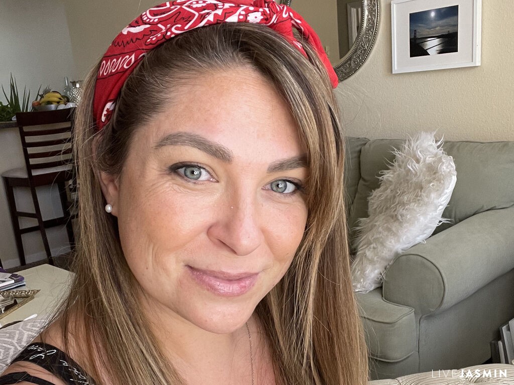 Nude 36 Year Old sex cam model KieraReines - XXX Video