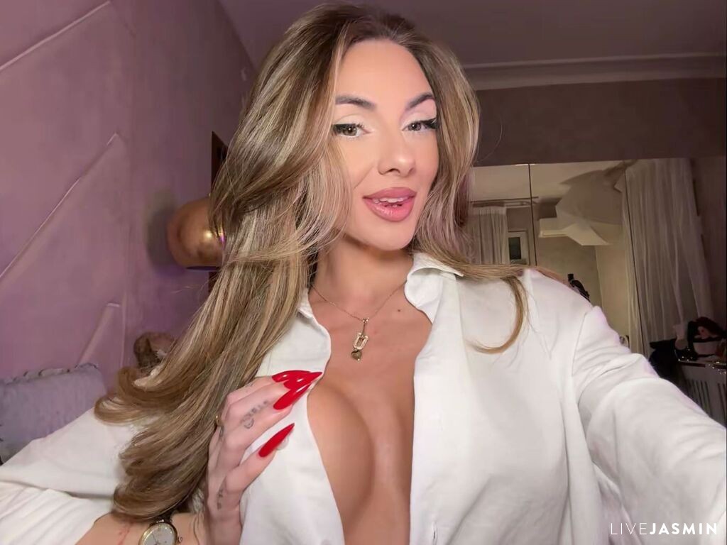 Nude sex cam model Kim