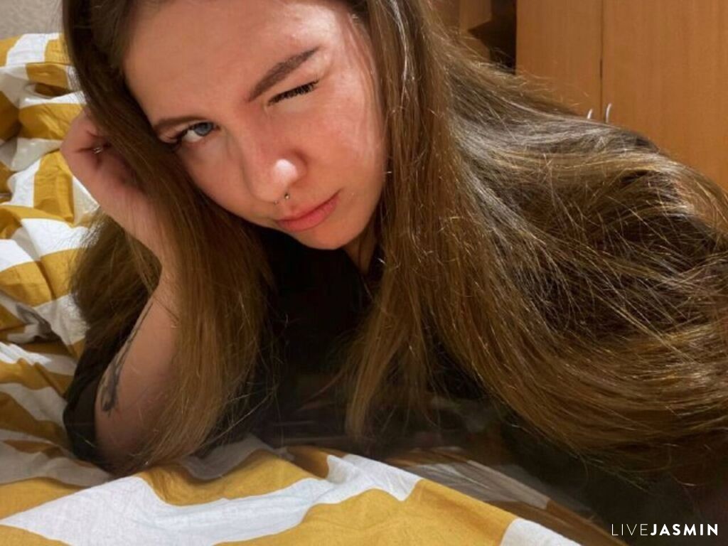 Nude sex cam model KiraRustle