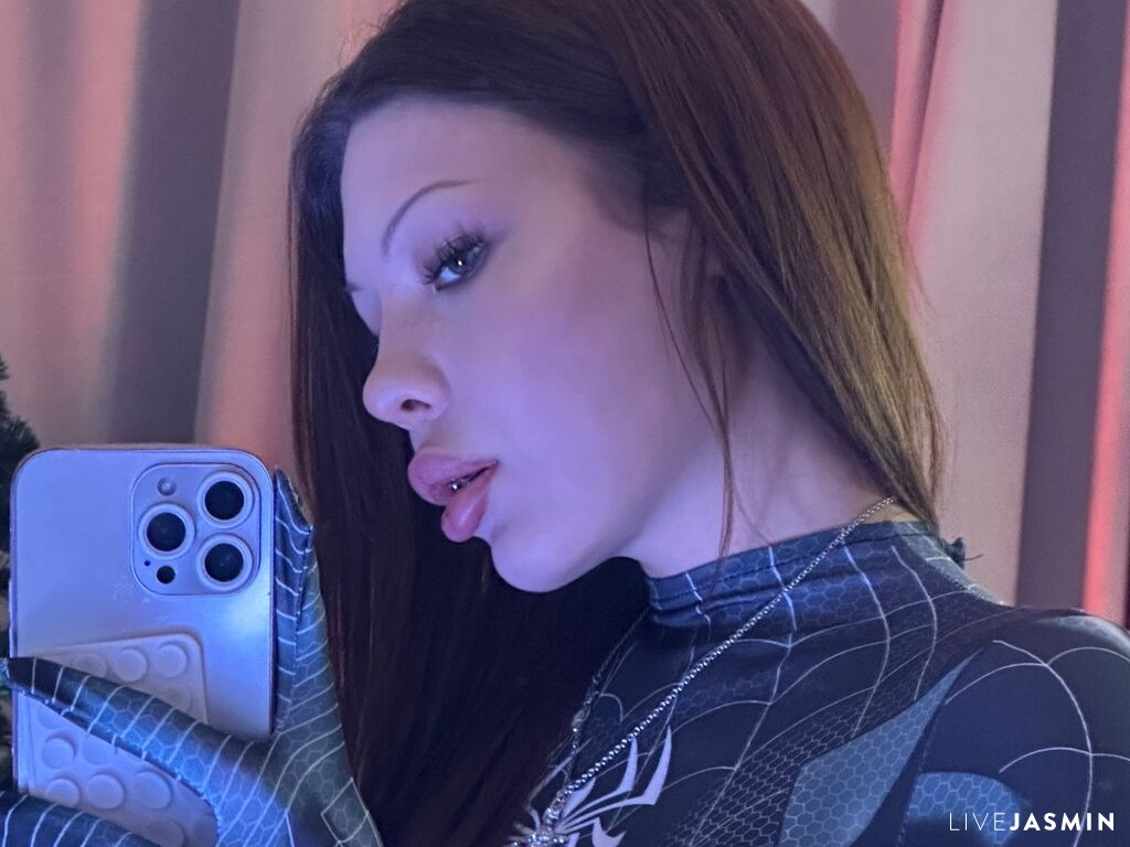 Nude sex cam model KiraVelvet