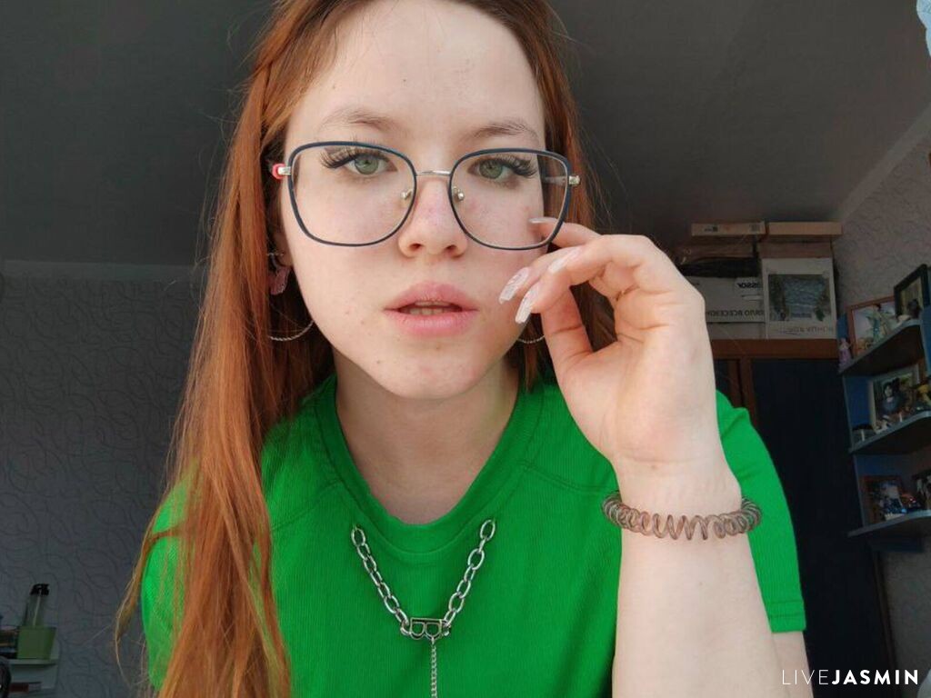 Nude sex cam model KrysaDap