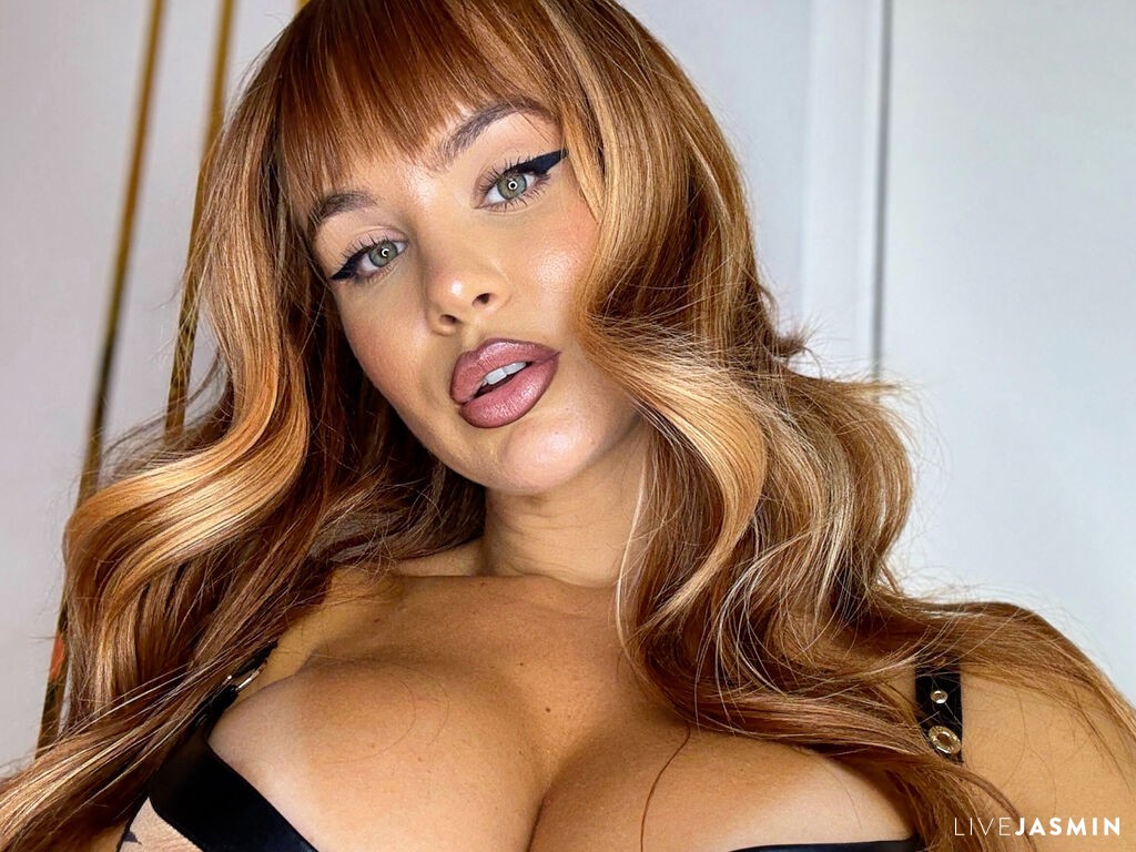 Nude sex cam model KylieClark