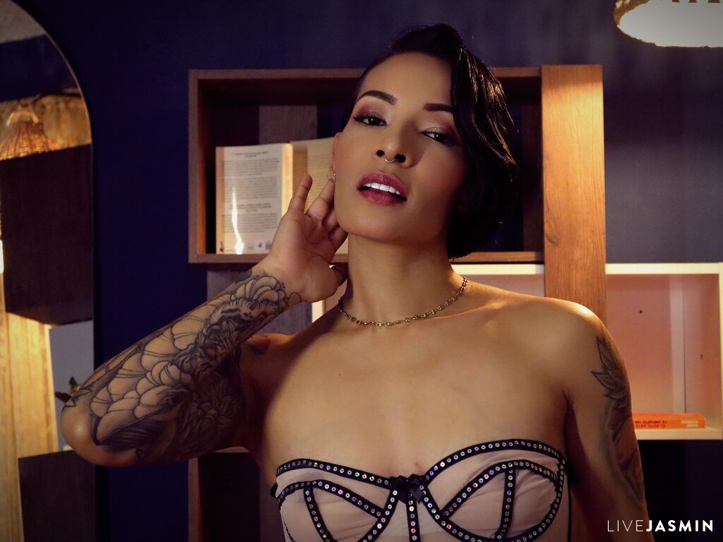 Nude sex cam model LadyRussell