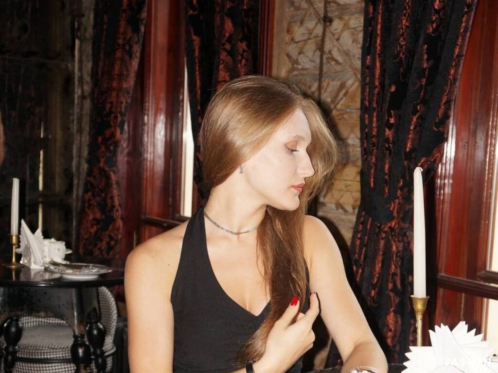 Nude sex cam model LatrinaBrounson