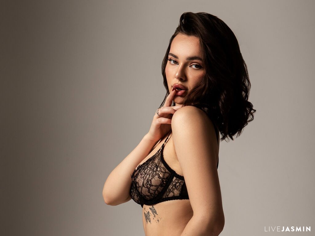 Live sex cam girl LauraBrigs - Nude XXX Chat