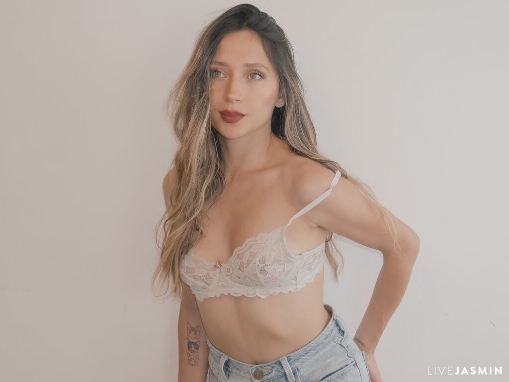 Nude sex cam model LaurentBelluci
