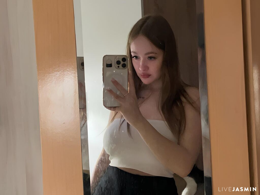 Nude sex cam model LavernUrizar