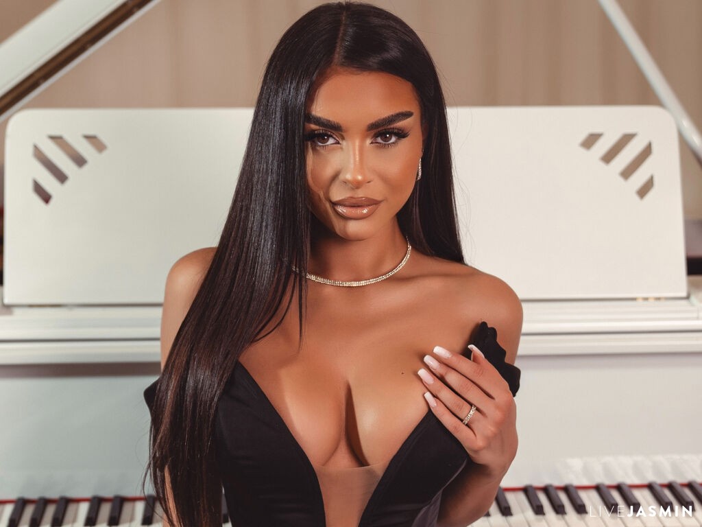 Nude 27 Year Old sex cam model LexyNess - XXX Video
