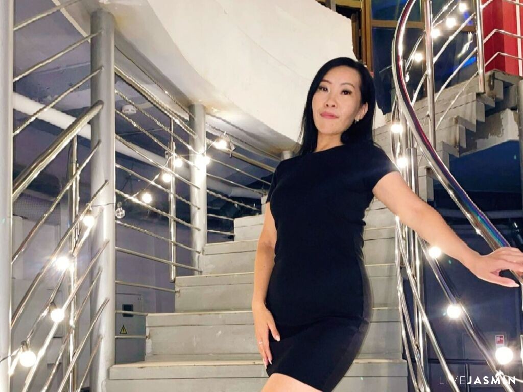 Nude 36 Year Old sex cam model LiaPak - XXX Video