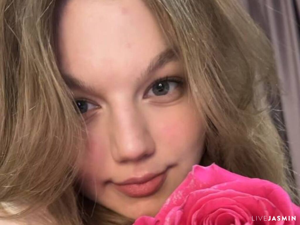 Nude sex cam model LinnGrimshaw