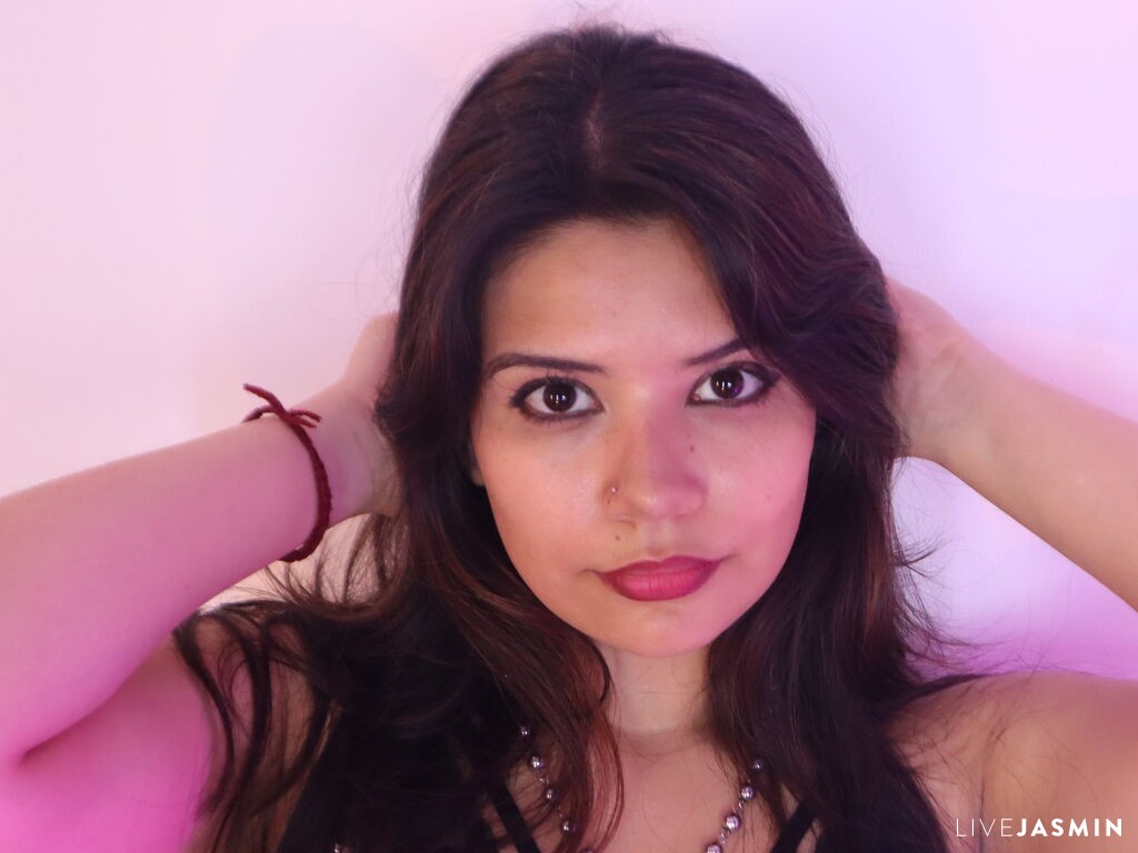 Nude sex cam model LinndaFlorez