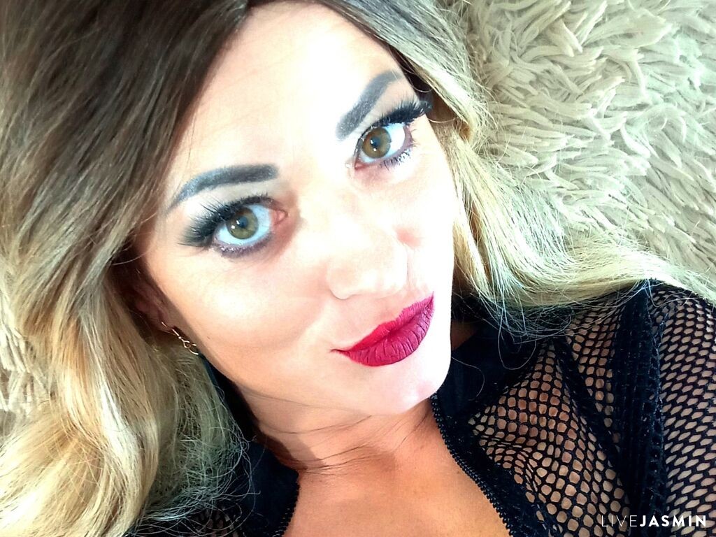 Nude 42 Year Old sex cam model LionessoneForu - XXX Video