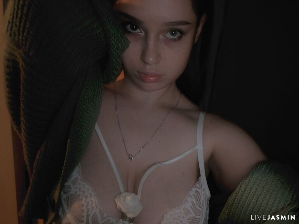 Nude sex cam model LioraMist