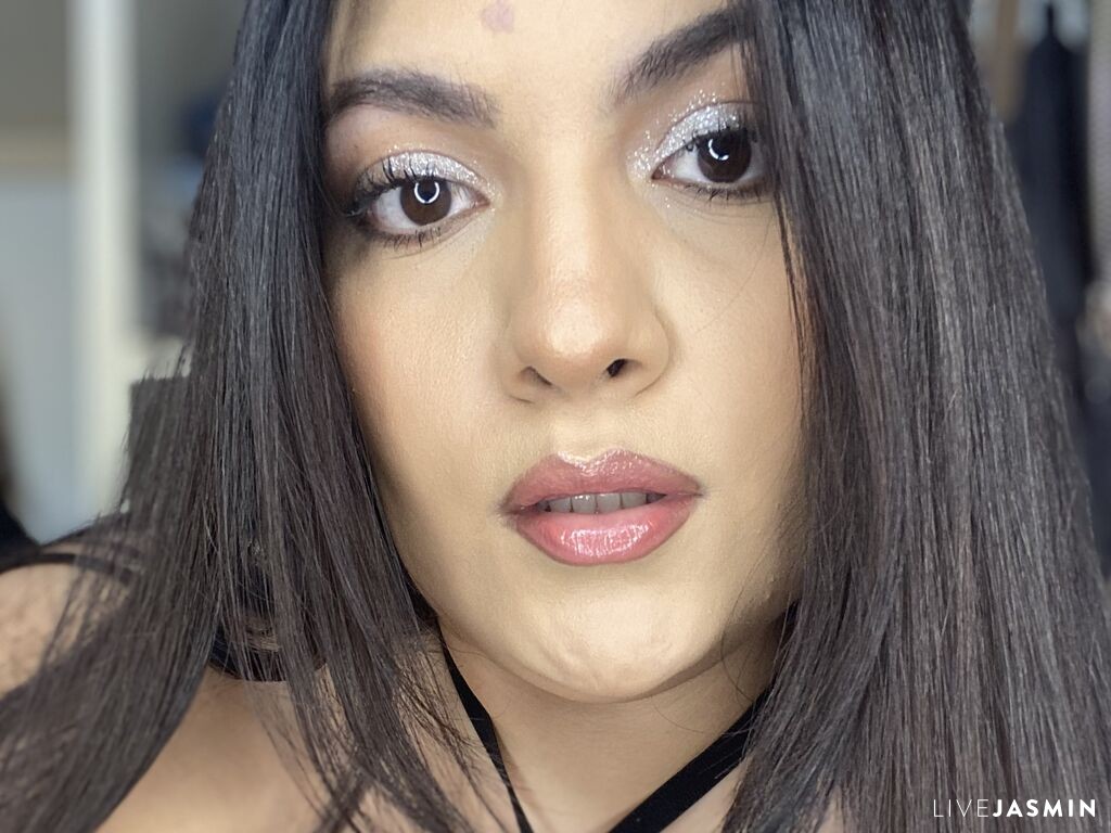 Nude sex cam model LolaPrice