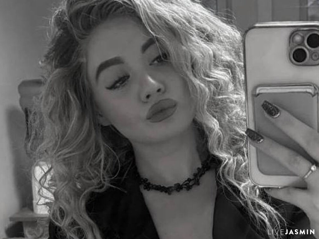 Nude sex cam model LucilePapke