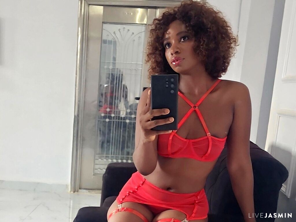 Nude 30 Year Old sex cam model LuluWilde - XXX Video