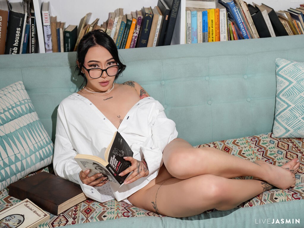Nude sex cam model LunaSilvestre