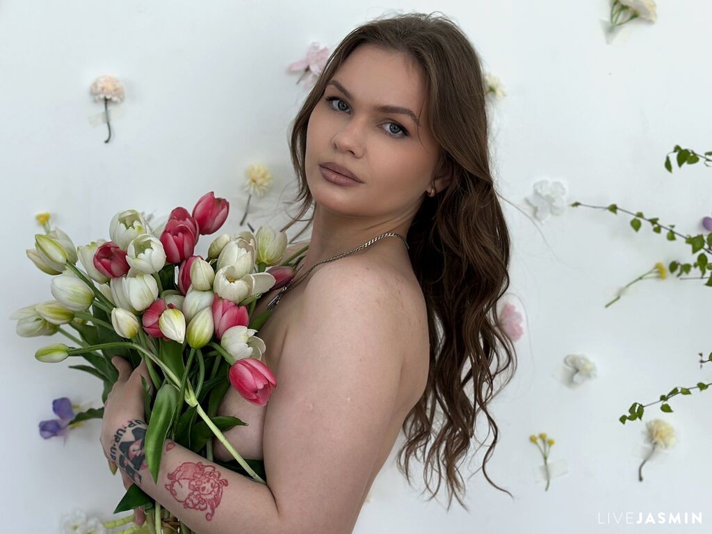 Nude webcam model LunaVales - Private XXX Chat