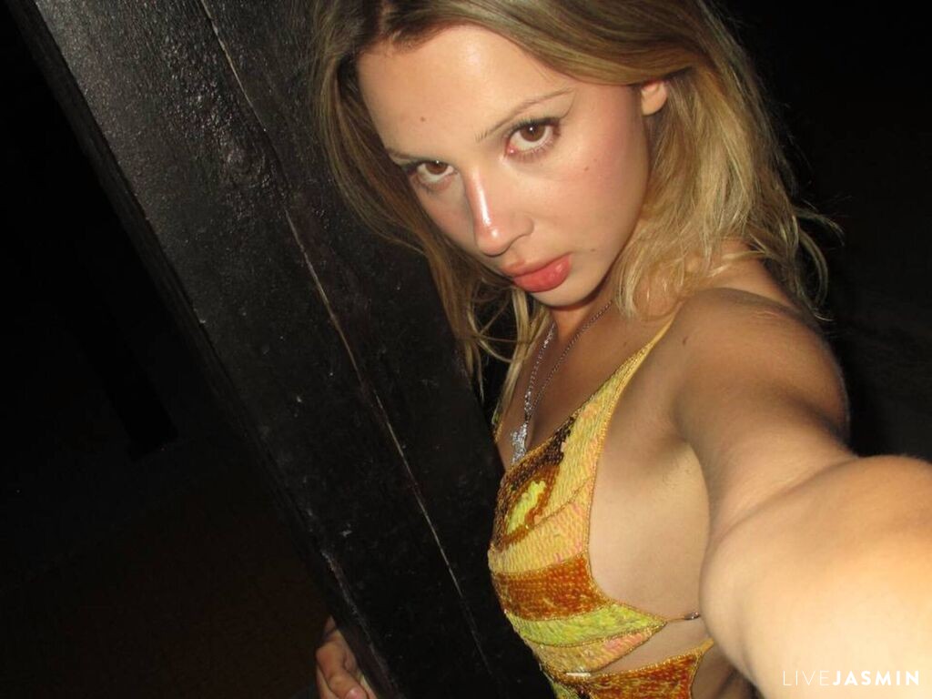 Nude sex cam model MarieAst